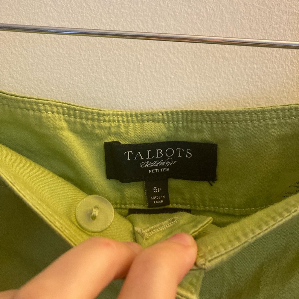 Women’s Talbots Green Shorts with Dragonfly Detail - Picture 2 of 7
